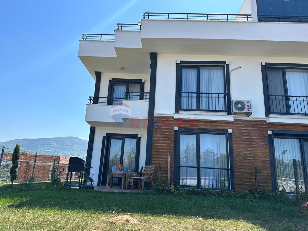 YENİKÖYDE MÜSTAKİL BAHÇELİ DENİZ MANZARALI SATILIK 4+1 VİLLA