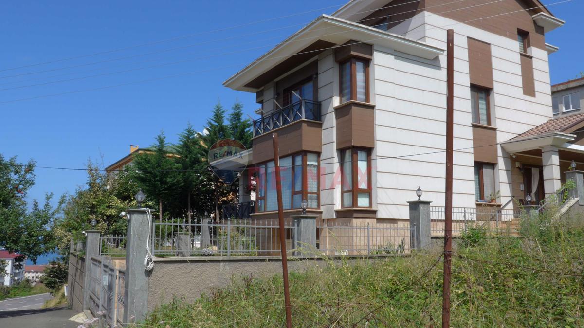 ORTAHİSAR BOSTANCI MAHALLESİNDE SATILIK MANZARALI VİLLA