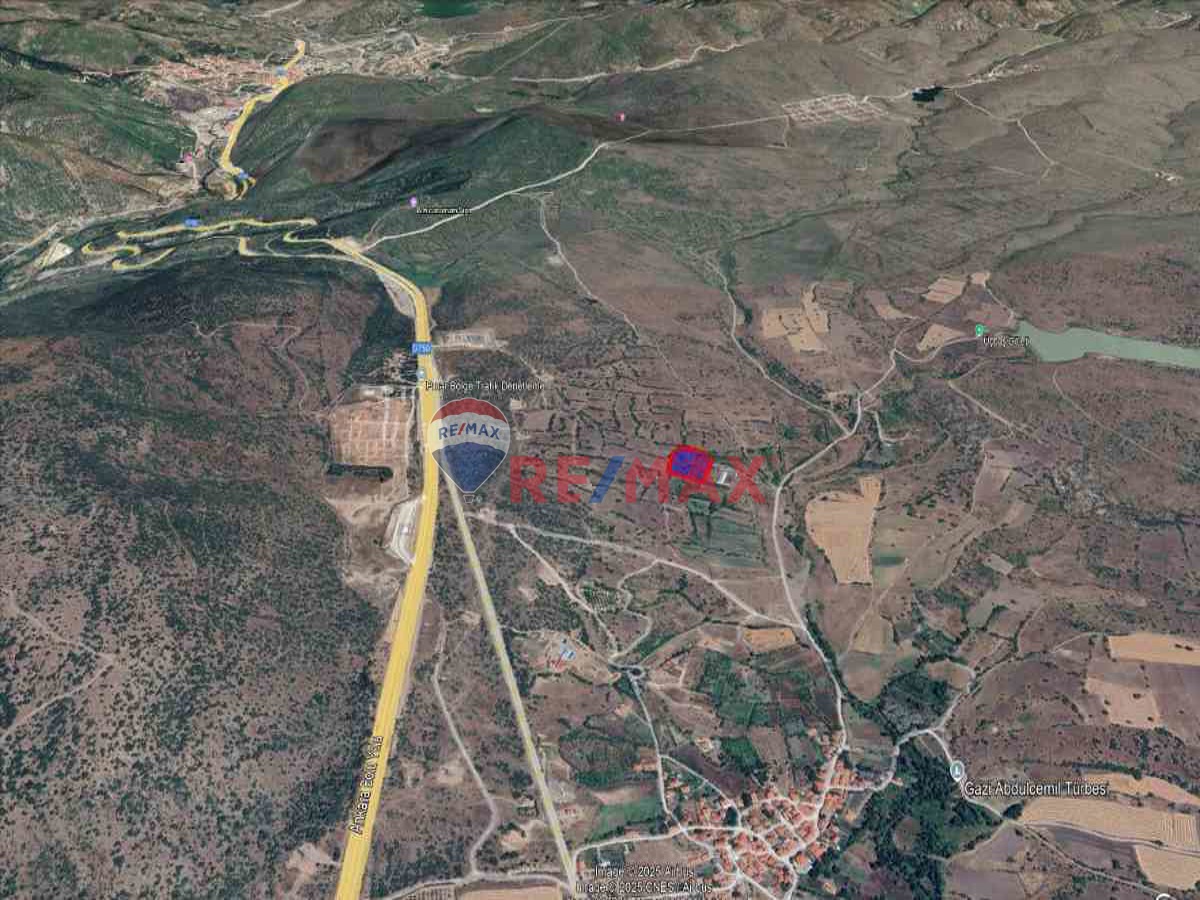 ANKARA KIZILCAHAMAM ÜÇBAŞ'DA ANA YOLA YAKIN 12.116 M² TARLA