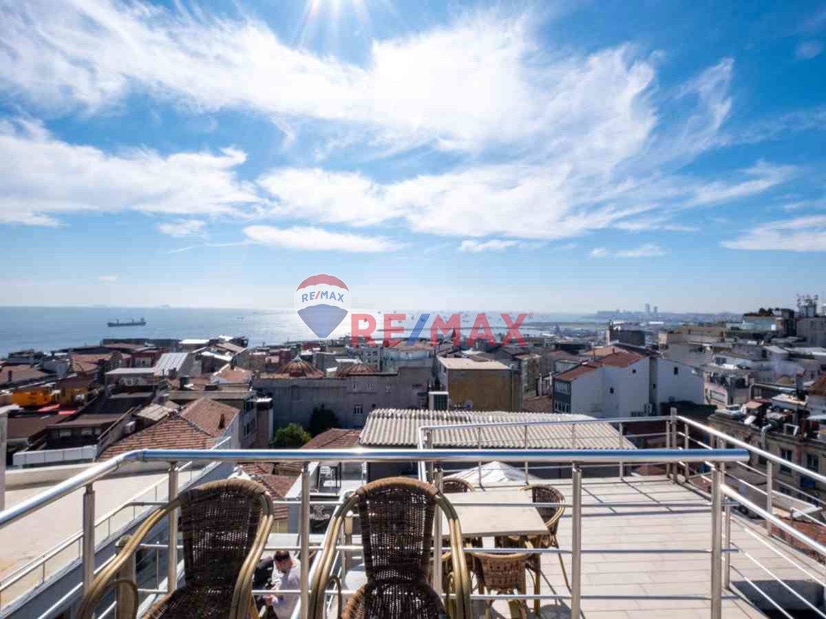 BEYAZIT MEYDANINA 200 METRE MESAFEDE SATILIK OTEL BİNASI