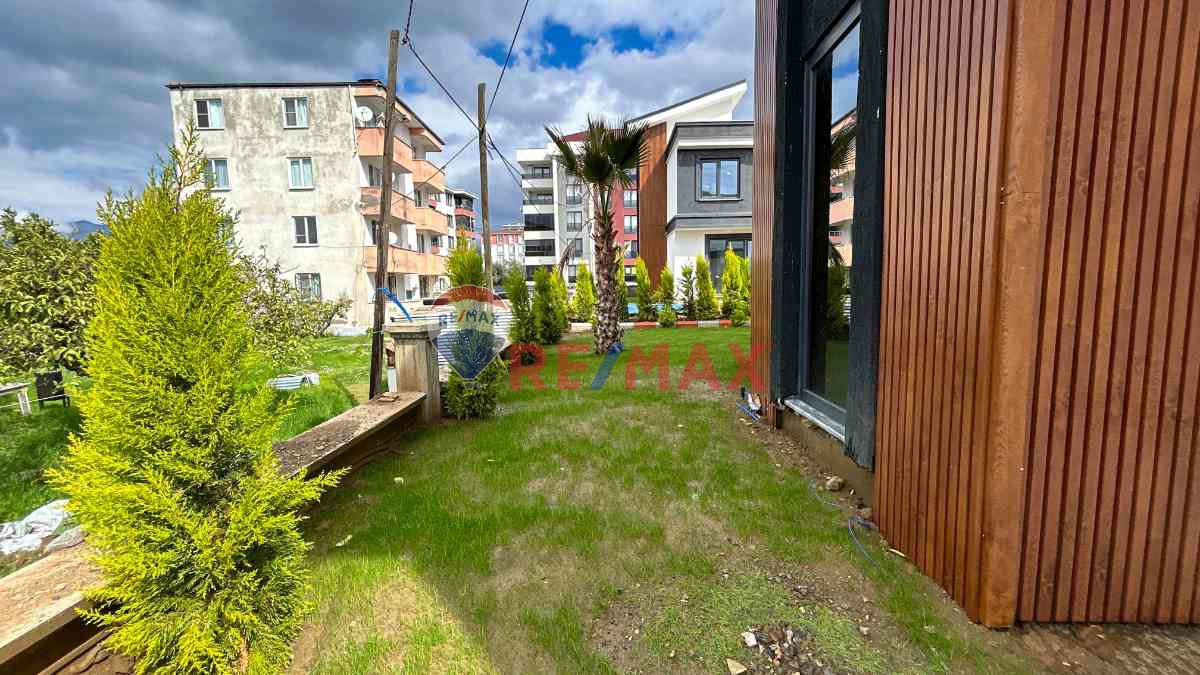 EDREMİT'DE SATILIK 3+1 HAVUZLU LÜKS VİLLA  