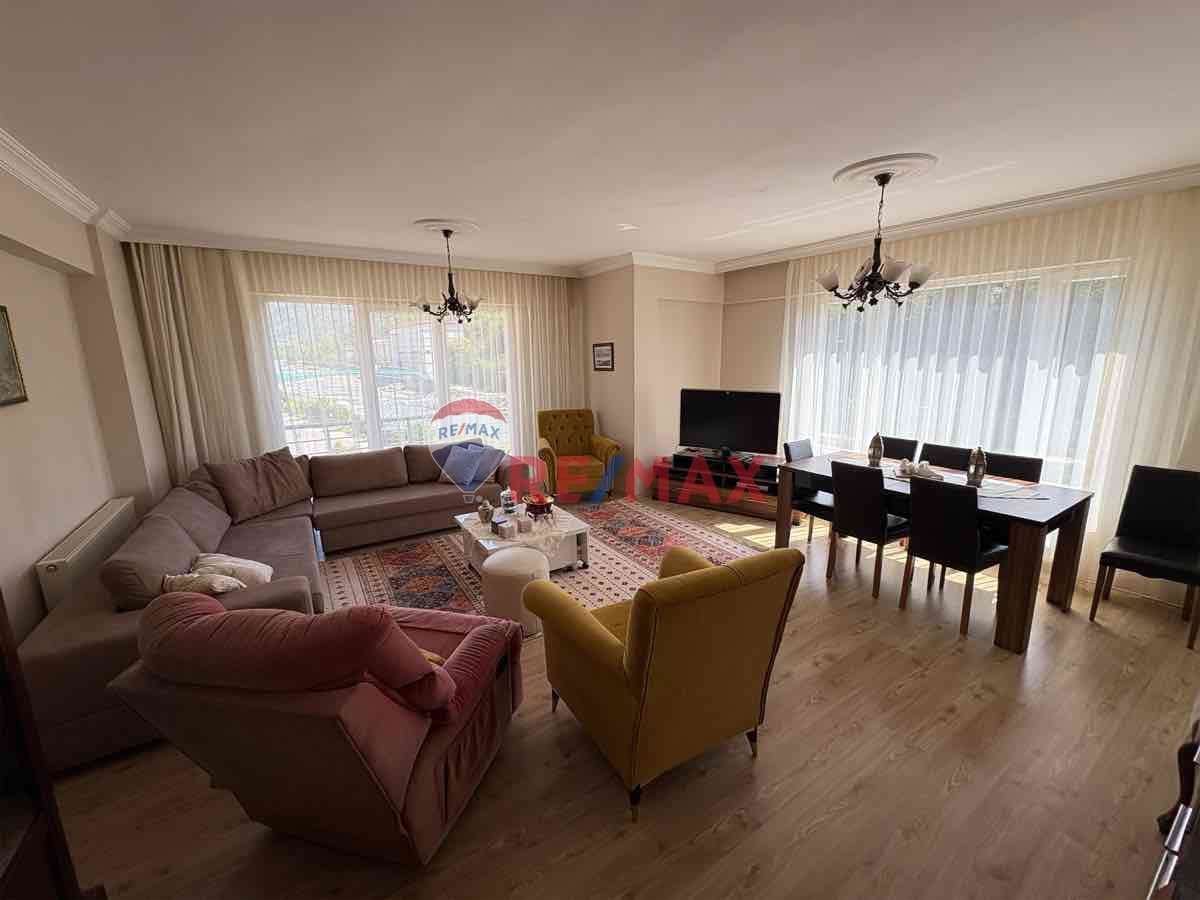 RE/MAX STONE’DAN RİZE FINDIKLI’DA DENİZ VE DOĞA MANZARALI SATILIK DAİRE