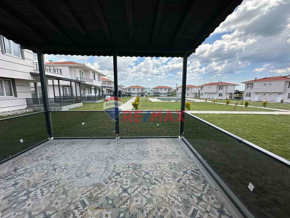 ENEZ'DE DENIZE YÜRÜME MESAFESINDE SATILIK 3+1 SIFIR YAZLIK