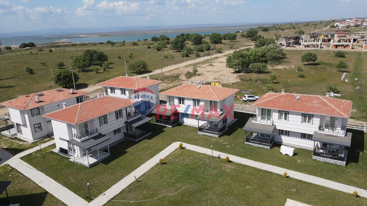 ENEZ'DE DENIZE YÜRÜME MESAFESINDE SATILIK 3+1 SIFIR YAZLIK