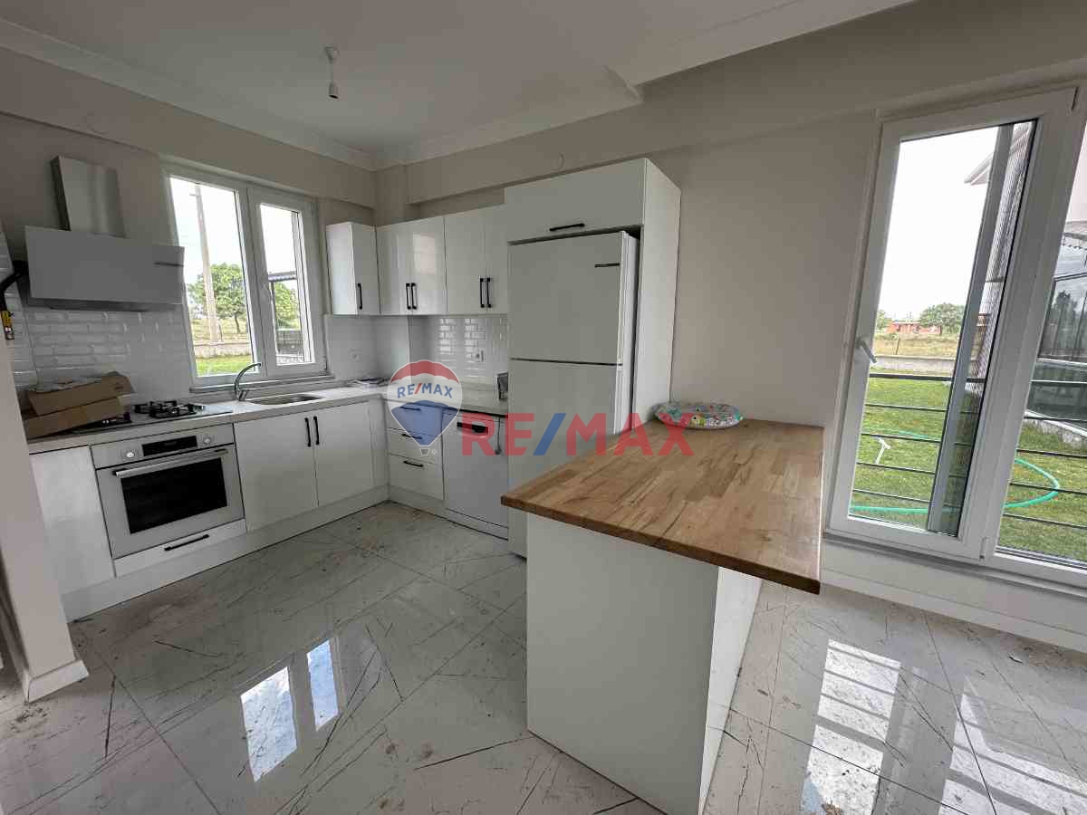 ENEZ'DE DENIZE YÜRÜME MESAFESINDE SATILIK 3+1 SIFIR YAZLIK