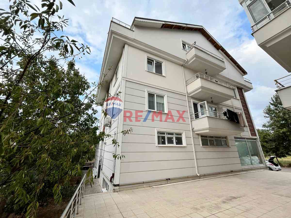 REMAX ÇAKRA' DAN İHSANIYE MESLEK LISESI YAKINI KIRALIK DAIRE