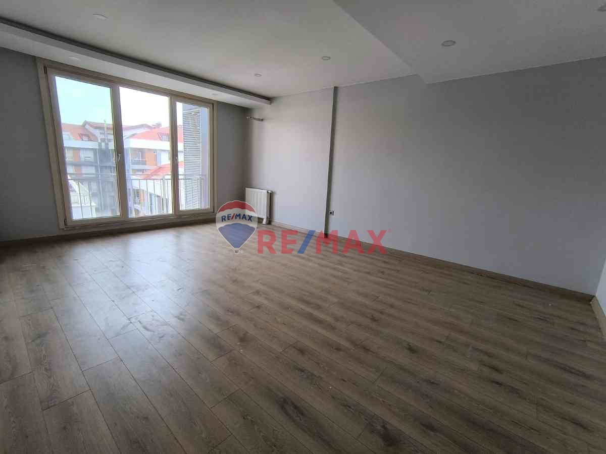 YASEMIN EVLERI'NDE TERASLI DUBLEKS