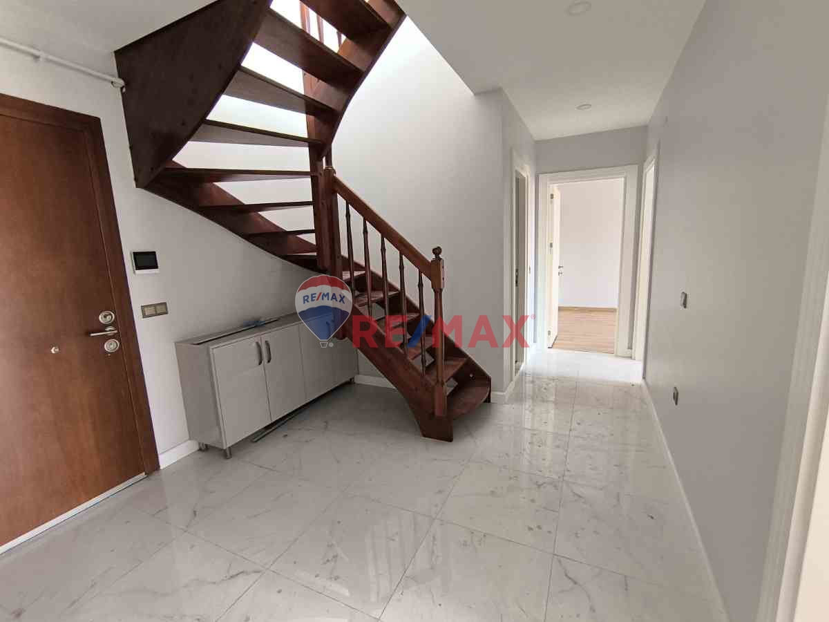 YASEMIN EVLERI'NDE TERASLI DUBLEKS