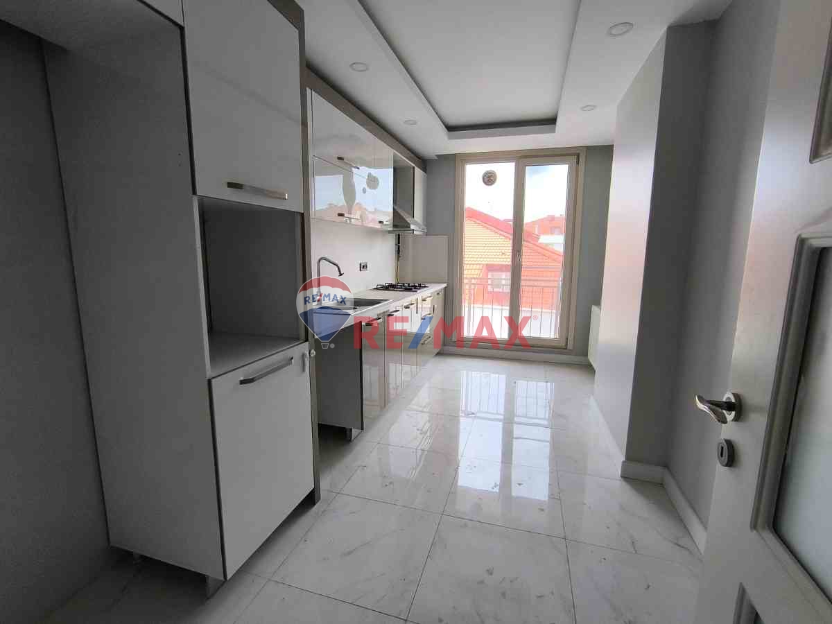 YASEMIN EVLERI'NDE TERASLI DUBLEKS