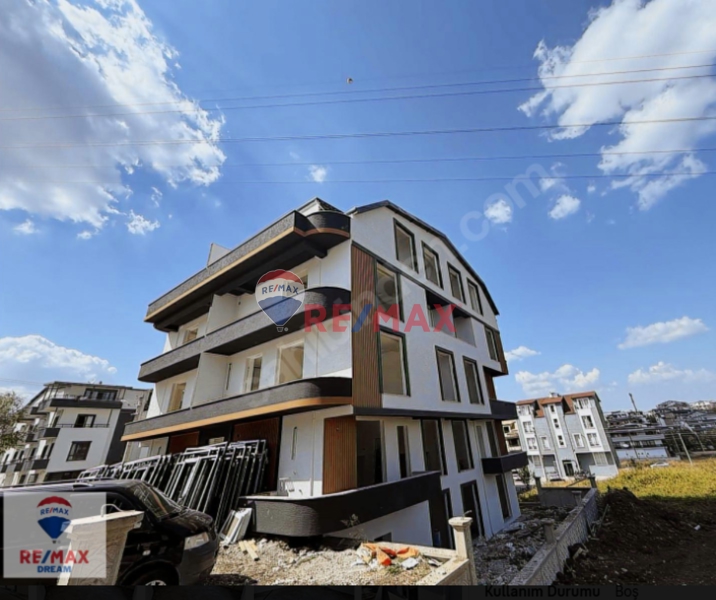 RE/MAX DREAMDEN YEŞİLYURT MAH. SATILIK 2+1 ARAKAT DAİRE