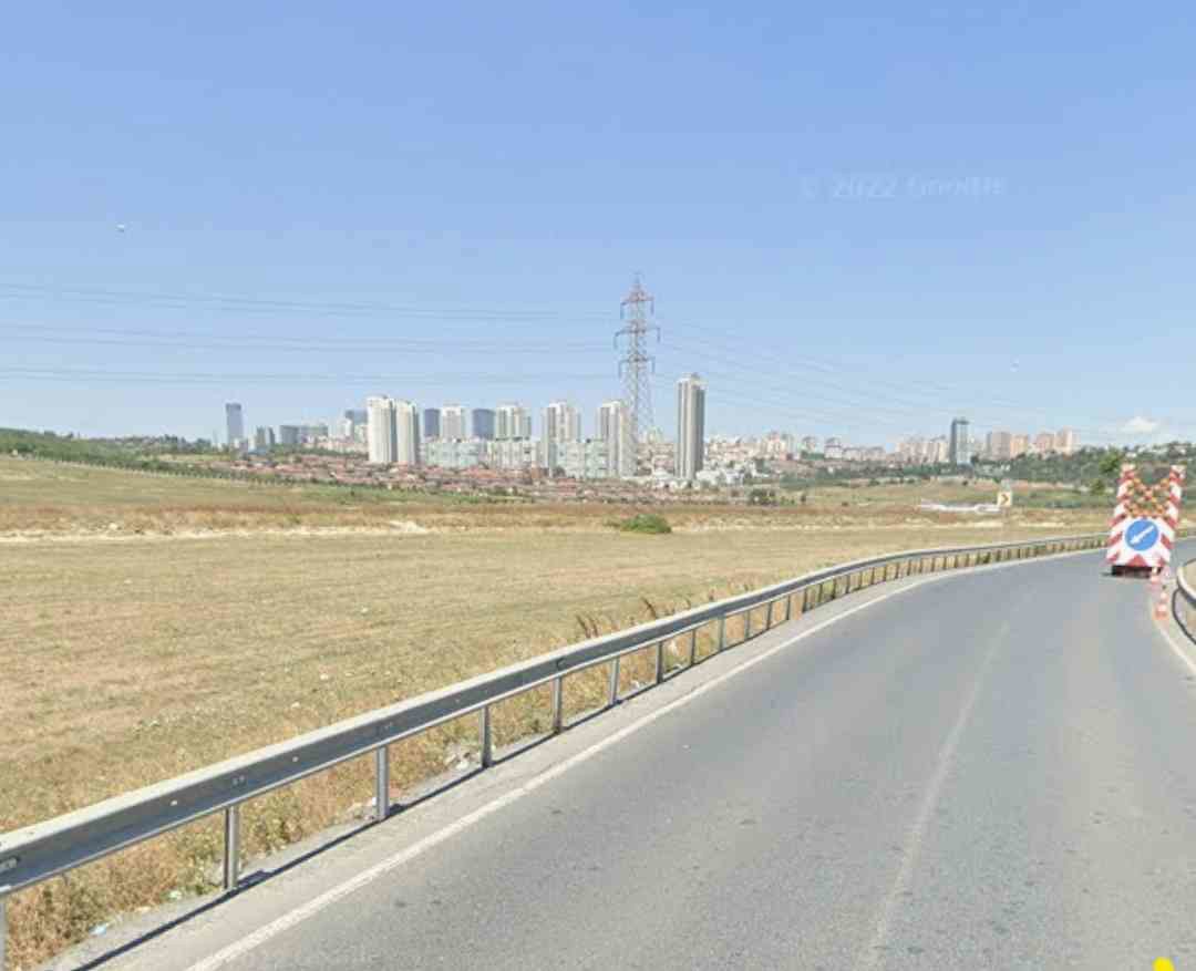 BAHÇEŞEHİR'E KOMŞU SATILIK 250 M2 YATIRIM FIRSATI
