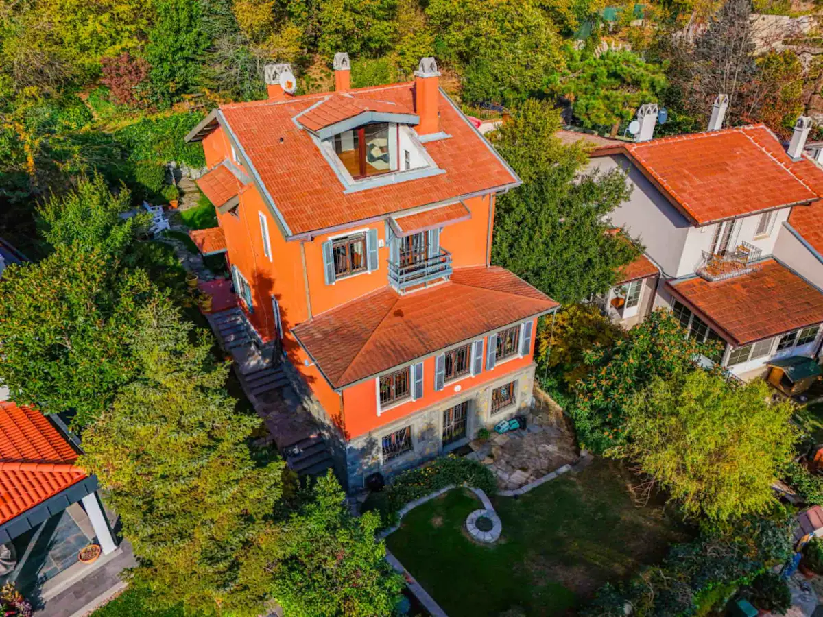 ZEKERIYAKÖY YAPRAK’TA ORMANA KOMŞU, MÜSTAKIL GARANTI KOZA VILLASI