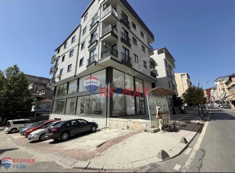 ÇAYIROVA YENİ MAHALLE GAZİLER CADDESİ'NDE 290M2 KİRALIK DÜKKAN