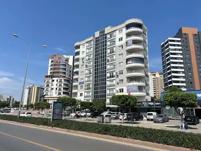 REMAX TOROS'TAN 34. CADDE ÜZERİ GENİŞ SATILIK 3+1 DAİRE