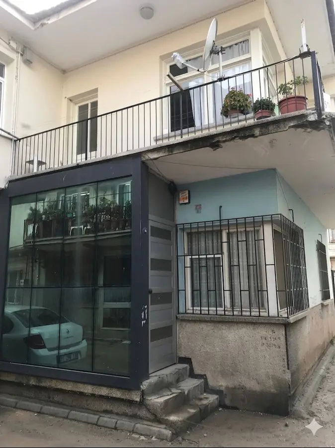İZMIR BORNOVA YILDIRIM BEYAZIT MAH.' DE MERKEZI KONUMDA YATIRIMLIK KOMPLE BINA