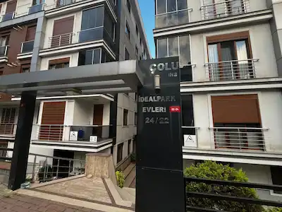 ISTANBUL MALTEPE 50. YIL KORUSU YAKINI  METROYA YÜRÜME MESAFESINDE GENIŞ PLAN 1+1 SATILIK DAIRE