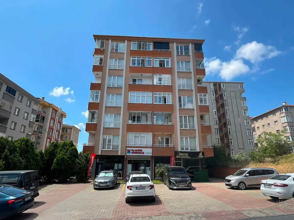 ŞERIFALI TURGUT ÖZAL BULVARI ÜZERINDE SATILIK BOŞ 2+1 DAIRE