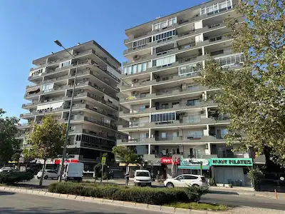 14 REMAX BEST'TEN KARŞIYAKA ORDU BULVARI ÜZERINDE SATILIK 3+1 DAIRE 