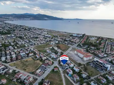 ÇETIN EMEÇ CADDESINDE DENIZE YAKIN LÜKS IKIZ VILLA