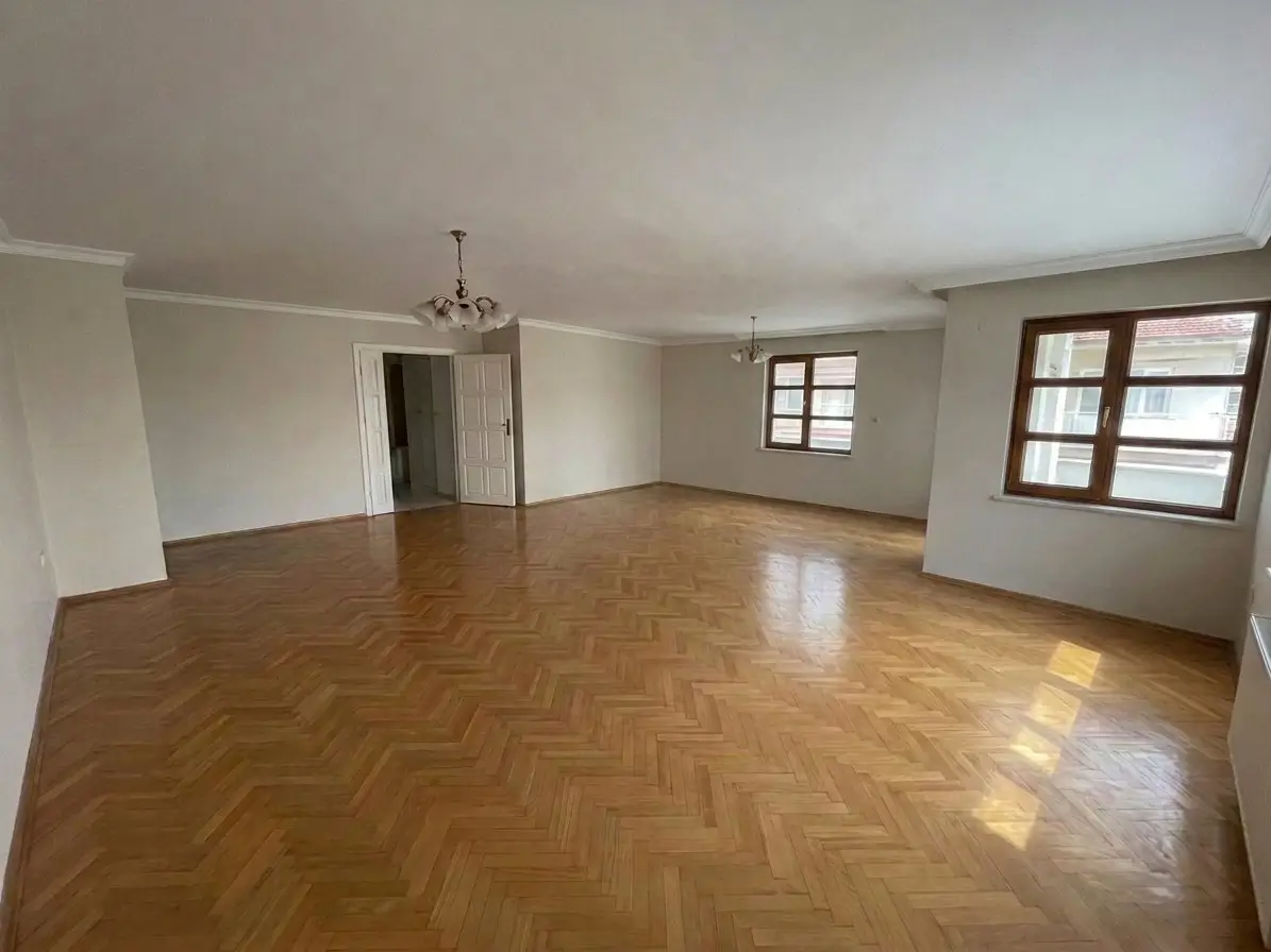 ÇANKAYA G.O.P. KULELİ SOKAK'TA 3+1 140 M2 ASANÖRLÜ K. OTOPARKLI