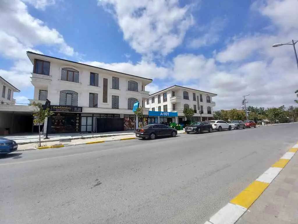 SİLİVRİ’DE SIFIR, TAPULU, KREDİYE UYGUN DÜZ GİRİŞ 100 M² TİCARİ DÜKKAN/MAĞAZA