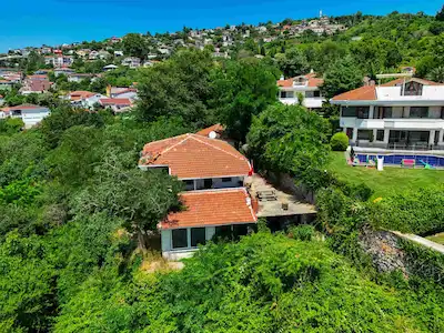 SARIYERDE DENIZ MANZARALI 4.578M² ARSA VE ÖZEL MÜLK