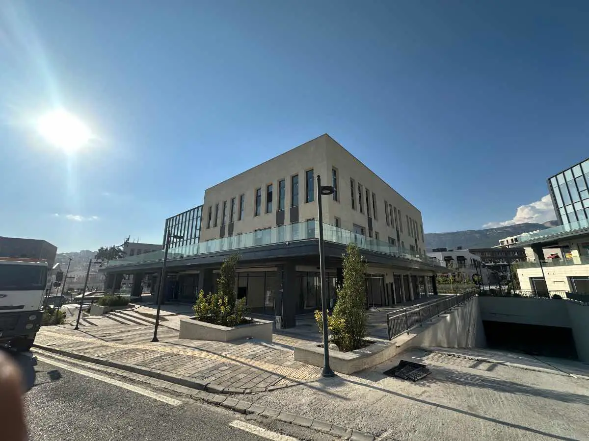 RE/MAX EDE'DEN ÇARŞI MERKEZDE KÖŞE BAŞI BİNADA SATILIK İŞ YERİ