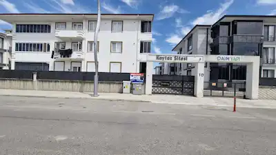 REMAX MAVİ MURAT GENÇLER'DEN OKULLAR BÖLGESİN DE SATILIK DAİRE