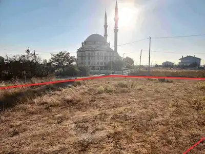 SILIVRI BÜYÜK ÇAVUŞLU'DA CAMI KARŞISI KÖŞE KONUMDA SATILIK ARSA