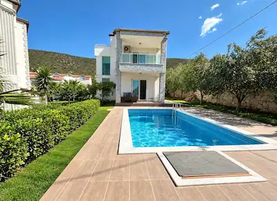 MÜSTAKIL HAVUZLU FULL EŞYALI 3+1 VILLA