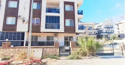 HİSAR MAHALLESİNDE HAVUZLU GENİŞ TERASLI EŞYALI 1+1 DAİRE