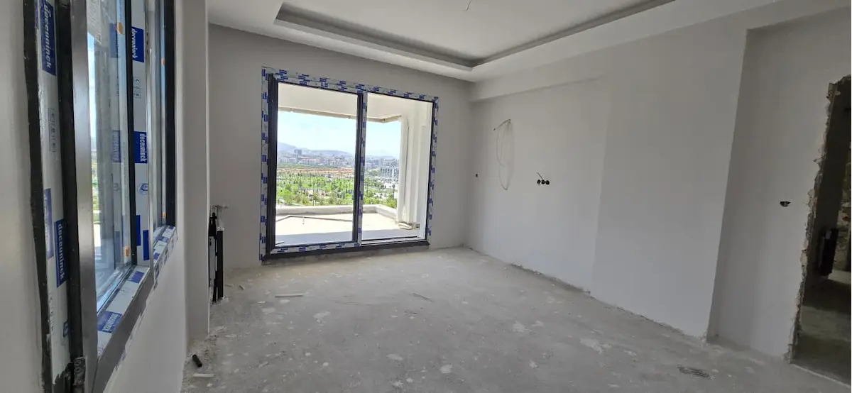 GÜNGÖR CADDESİ'NDE YERİNDE DÖNÜŞÜM 3+1 SATILIK DAİRE