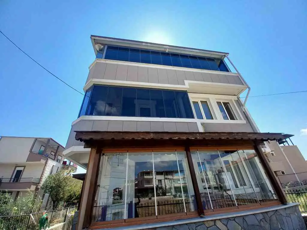 BURHANİYE ÖĞRETMENLER MAHALLESİ’NDEDENİZE YÜRÜME MESAFESİNDE | 4+1 | 3 KATLI  MÜSTAKİL VİLLA
