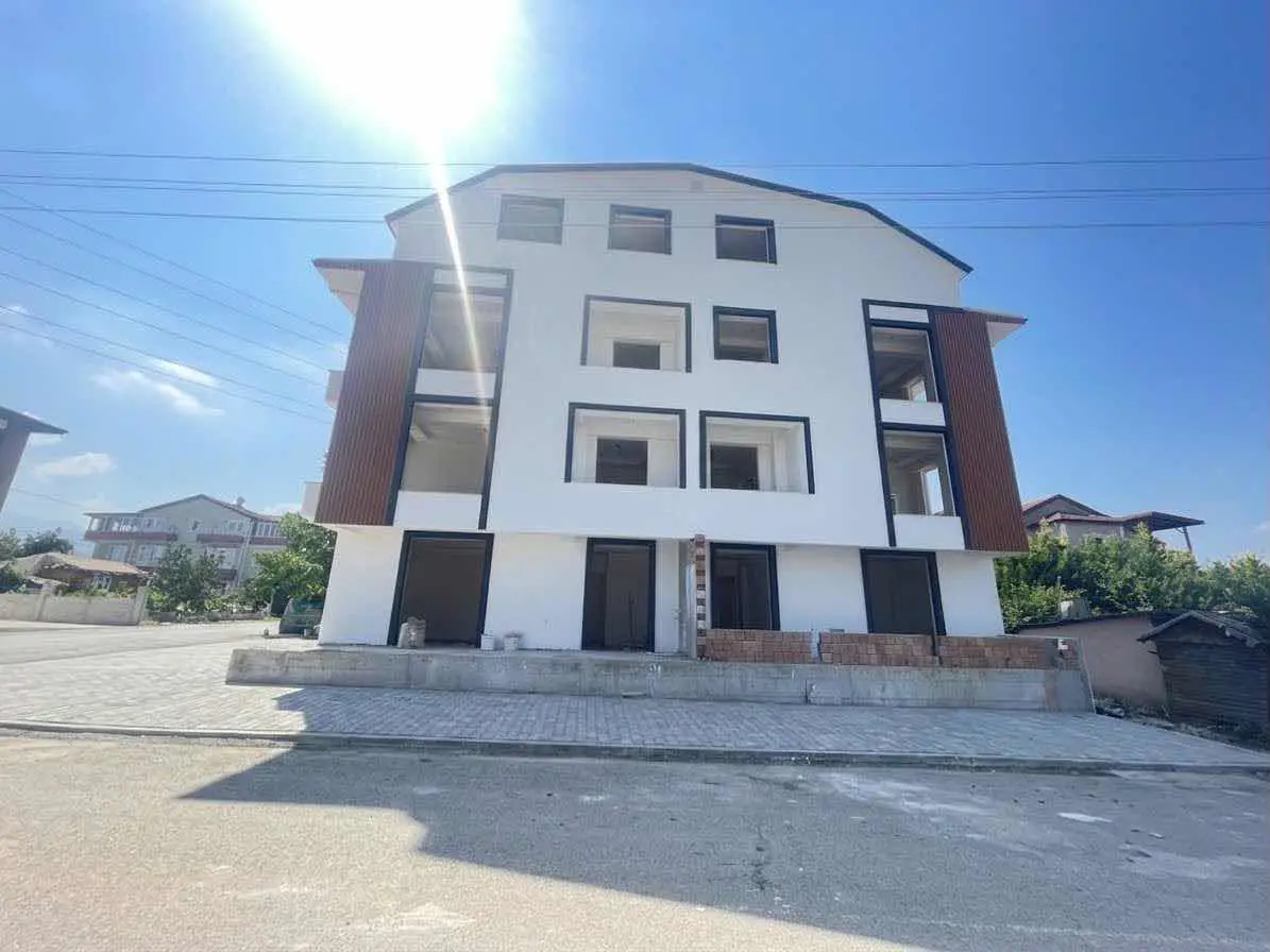 BAŞİSKELE SATILIK GENİŞ 1+1 KAPALI MUTFAK YÜKSEK GİRİŞ