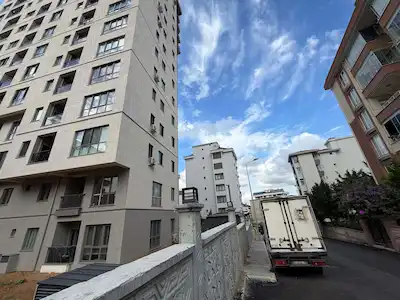 EKŞİOĞLU TRİA ZEYTİNLİKTE KAPALI OTOPARKLI, GÜVENLİKLİ SİTE 2+1