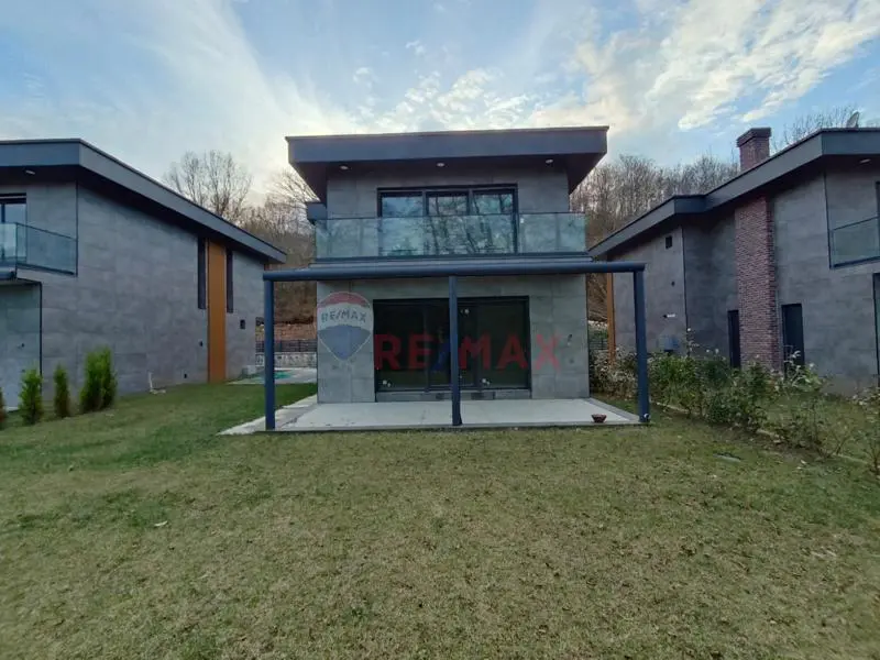 ŞİLE LANSE KORUPARK'TA APLUS 284M2 BAHÇE KULLANIMLI 4+1 VİLLA