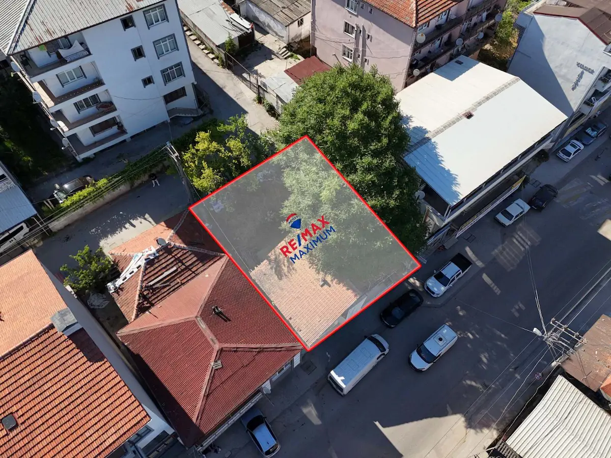 İZMİT TURAN GÜNEŞ CADDESİNDE SATILIK T-3 TİCARİ ARSA