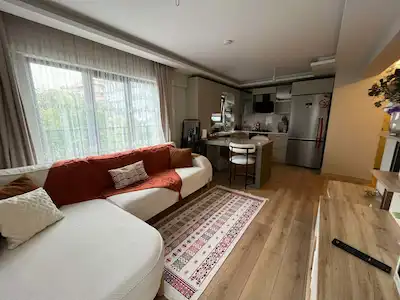 BAĞLAYAN SOKAĞIN EN GÜZEL BINASIN'DA ARAKAT 1+1 KIRALIK
