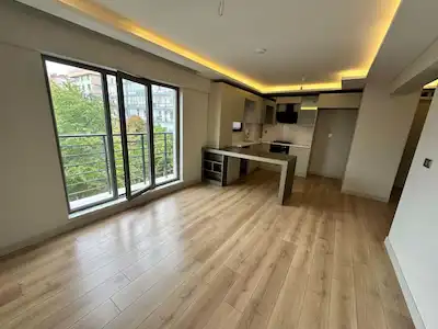 BAĞLAYAN SOKAĞIN EN GÜZEL BINASIN'DA ARAKAT 1+1 KIRALIK