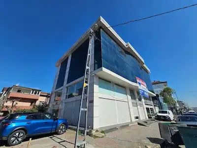 CADDE ÜZERINDE KDV AVANTAJLI İSKANLI 300 M2 PLAZA KATI