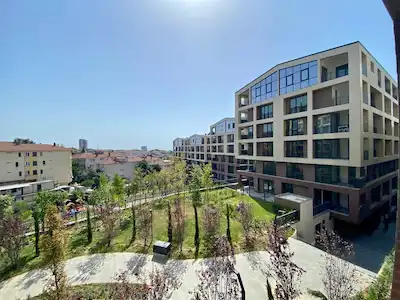 ACIBADEM KONAKLARI’NDA KİRALIK, BALKONLU, BÜYÜK TİP FERAH 2+1 DAİRE
