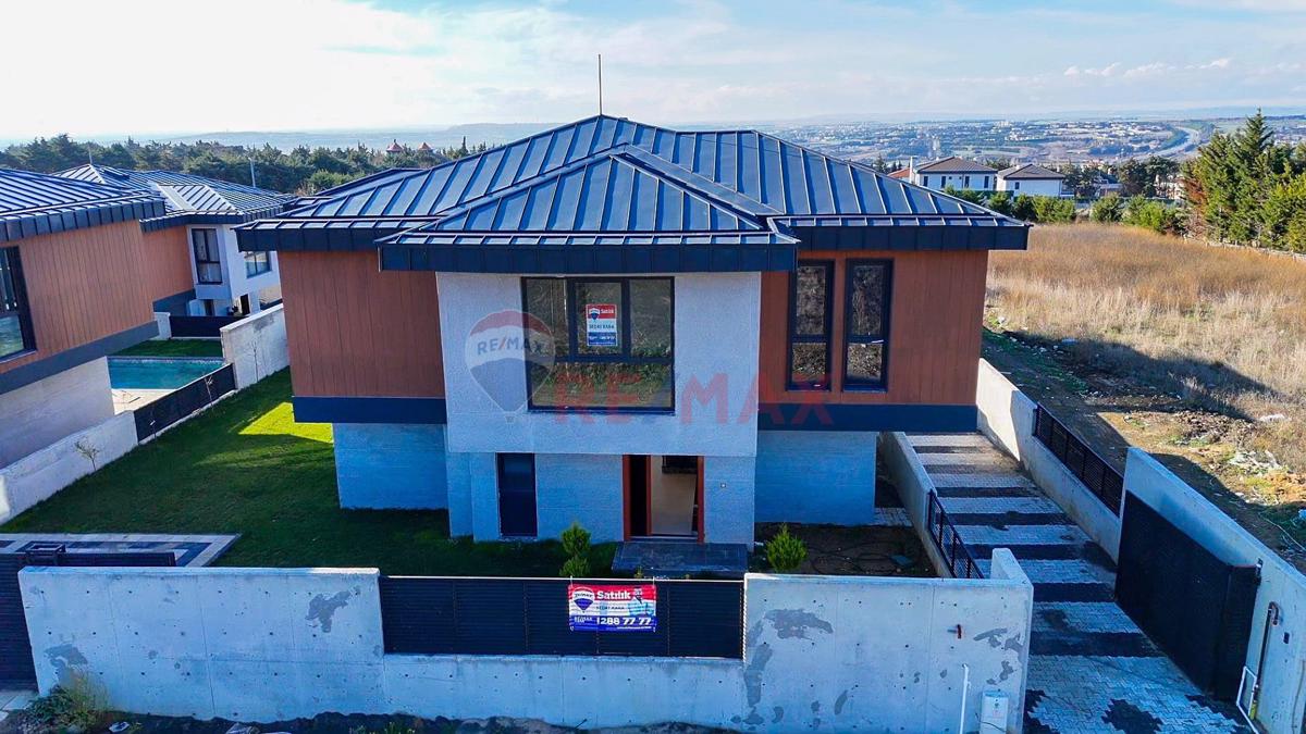 SİLİVRİ ORTAKÖY MH 500 m² 4+1 müstakil Havuzlu ve Bahçeli Villa Modern Yaşamın Yeni Adresi