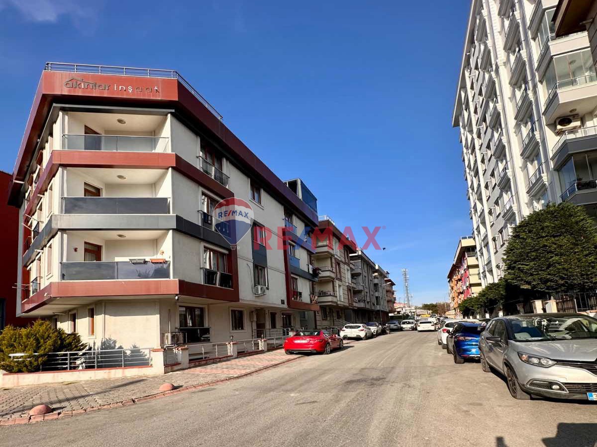 FİNANS MERKEZİNE ÇOK YAKIN KULLANIŞLI VE TEMİZ DUBLEKS DAİRE