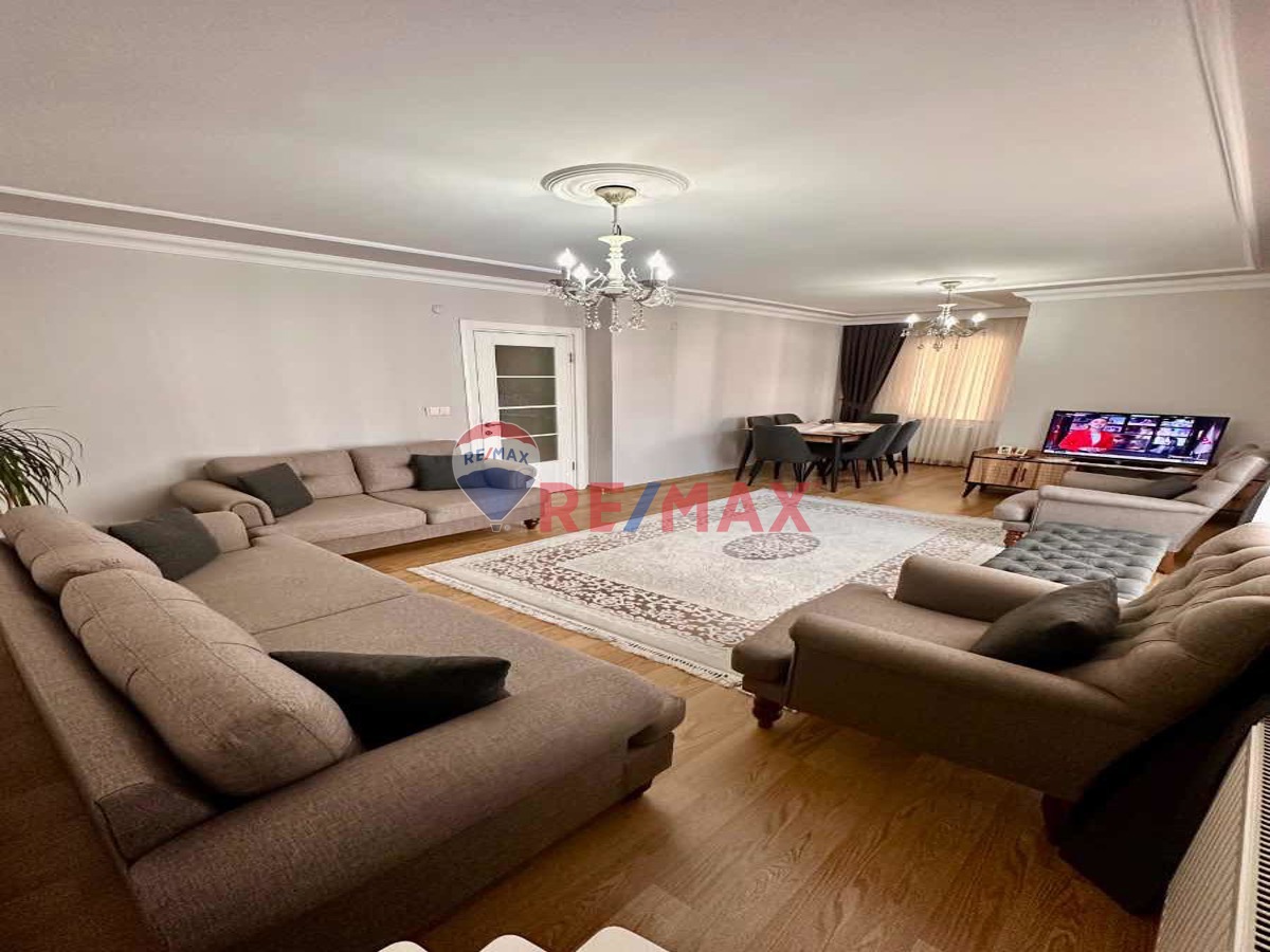 FİNANS MERKEZİNE ÇOK YAKIN KULLANIŞLI VE TEMİZ DUBLEKS DAİRE