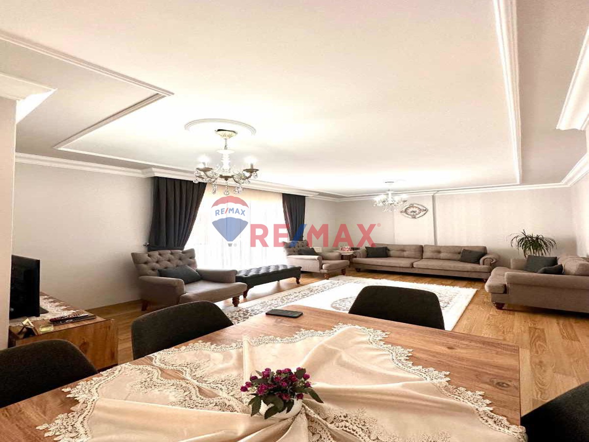 FİNANS MERKEZİNE ÇOK YAKIN KULLANIŞLI VE TEMİZ DUBLEKS DAİRE