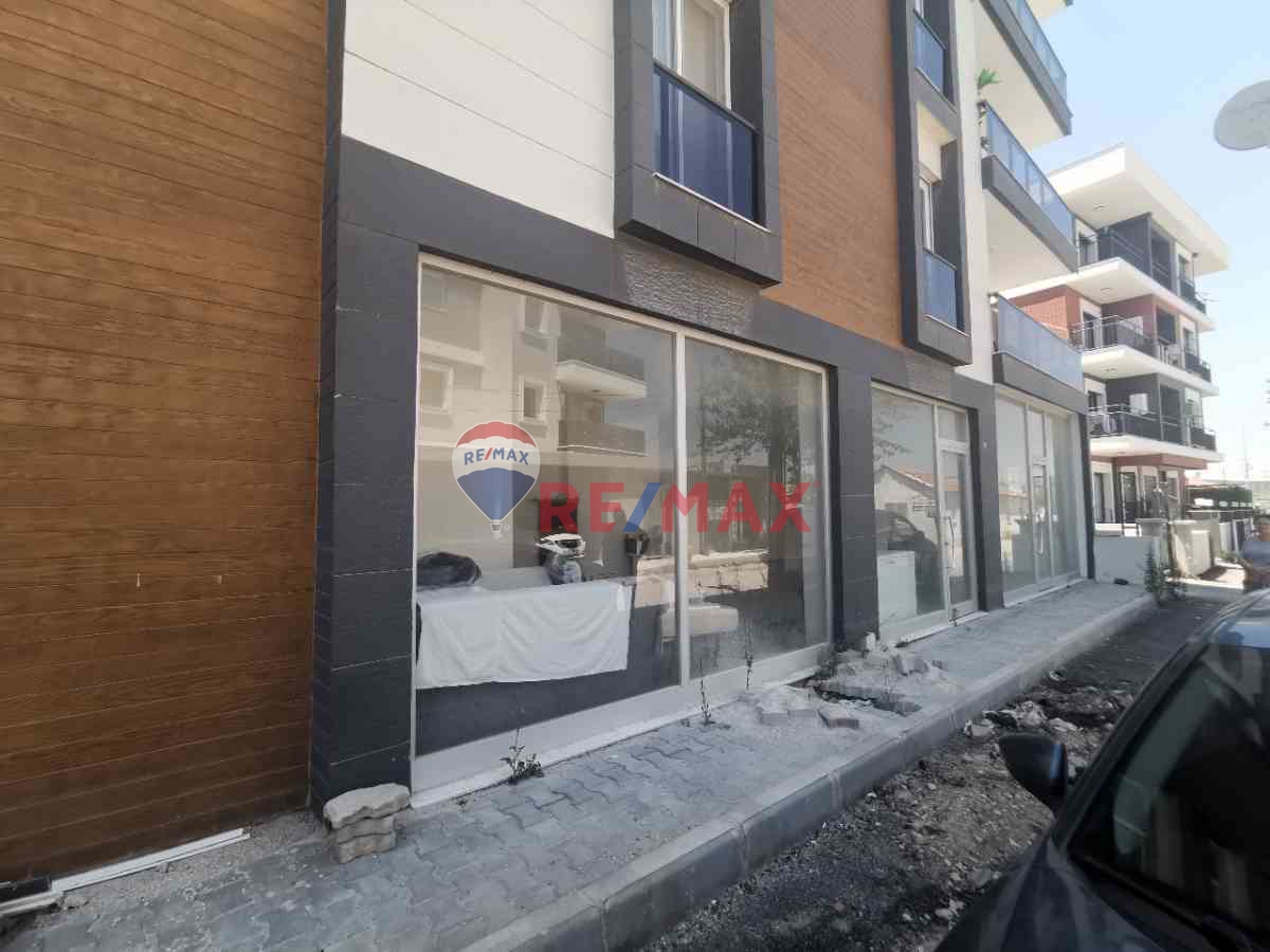 MENEMEN SEYREK'TE SIFIR BİNADA KİRALIK DÜKKAN – MERKEZİ KONUM, YATIRIMLIK FIRSAT!