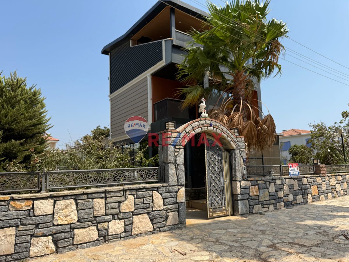 DİDİM’DE DENİZ MANZARALI 4+1 TAM MÜSTAKİL LÜKS VİLLA
