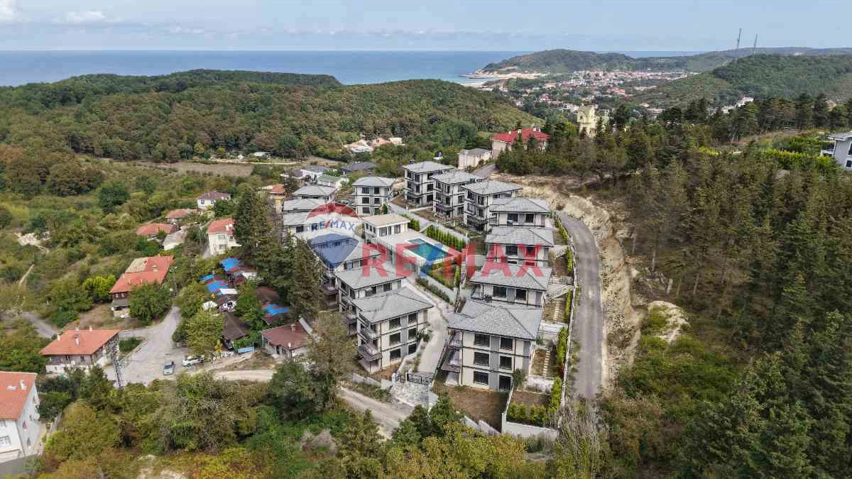 ŞILEDE SELVI KONAKLARI SITESINDE GENIŞ BAHÇELI 4+2 SATILIK TRIPLEKS 