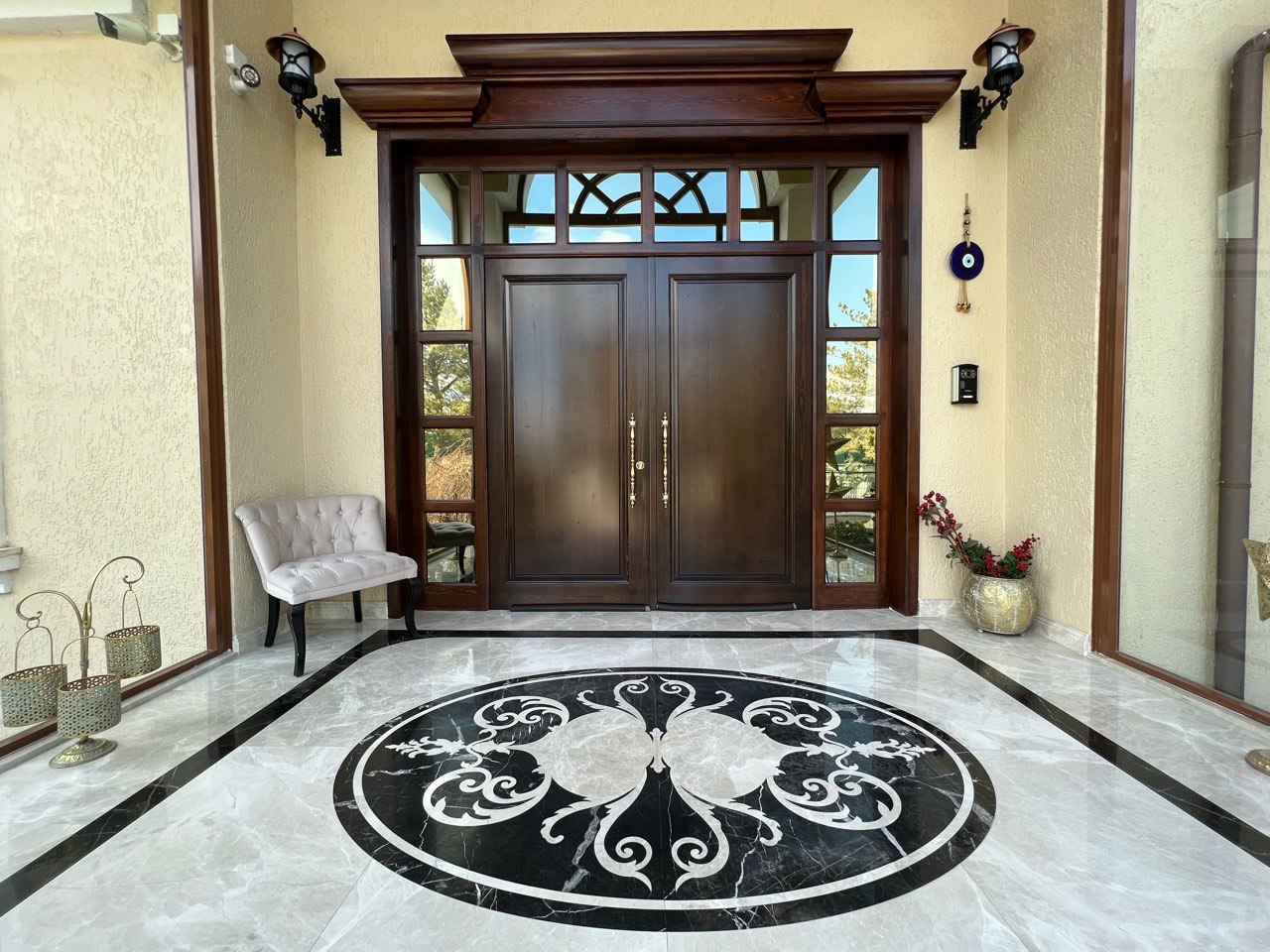 GÖLBAŞI'NDA 2 DÖNÜM BAHÇE İÇERİSİNDE ULTRALUX VİLLA