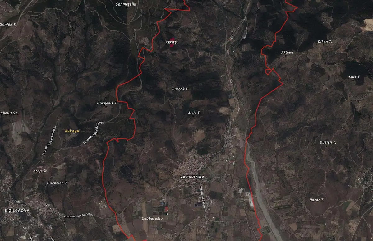 İZMİR BAYINDIR YAKAPINAR'DA SUYU OLAN 4.304M² SATILIK ZEYTİNLİK